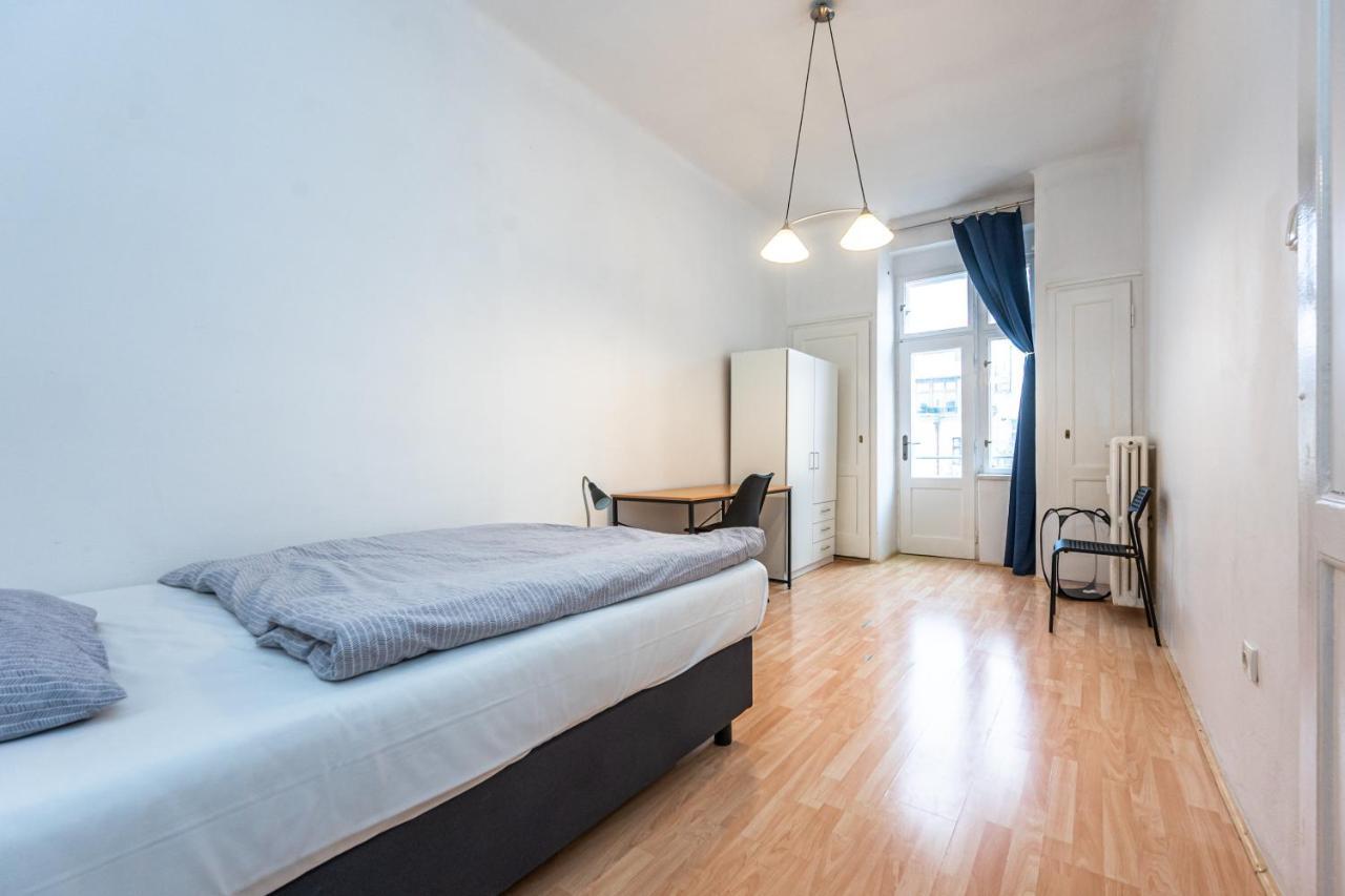 Safarikova 18 * Praha