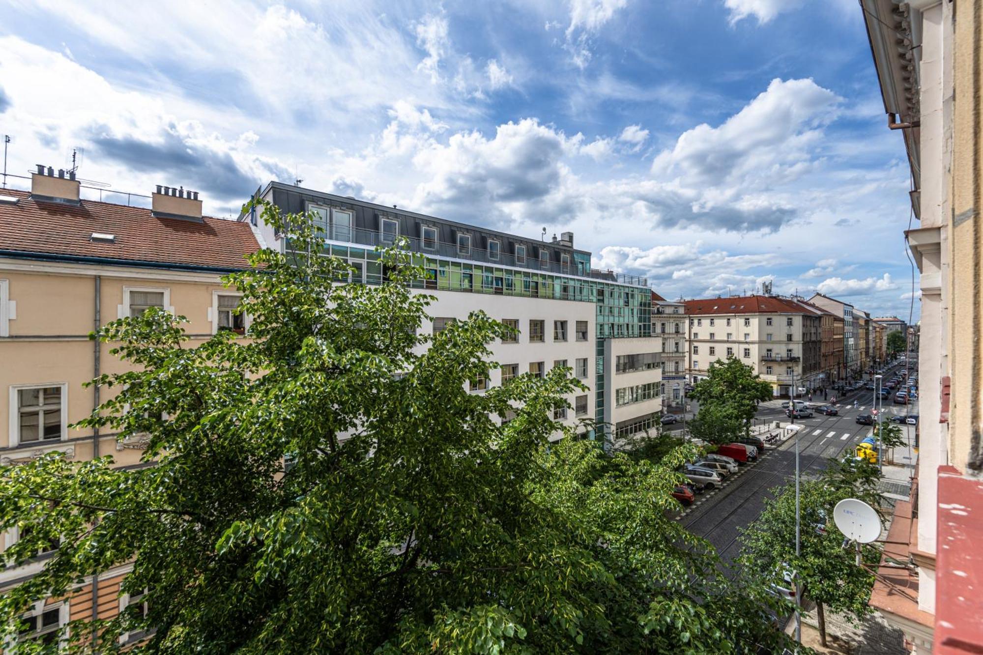 Safarikova 18 * Praha