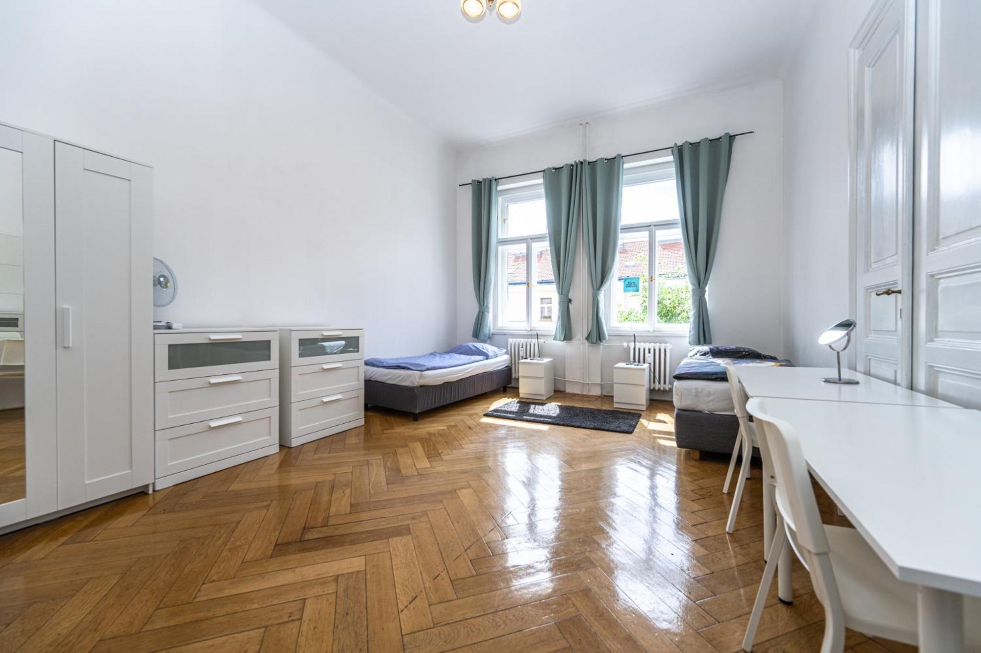 Safarikova 18 * Praha